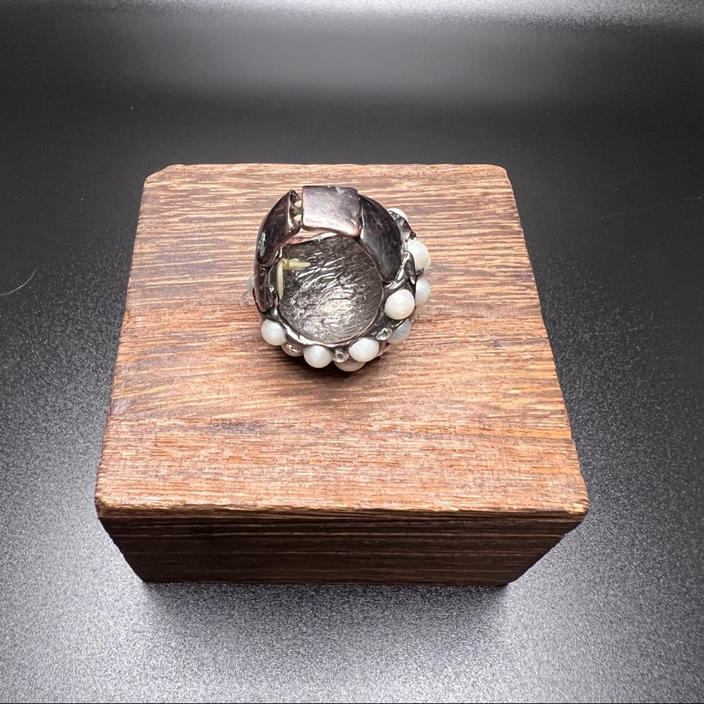 Vintage Statement Faux Pearl and Crystal Silver Toned Stretch Ring - Picture 5 of 6